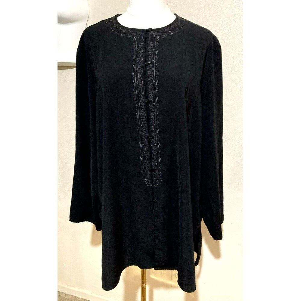 Maggie McNaughton Blouse 1x Black Blouse with embroidery and buttons